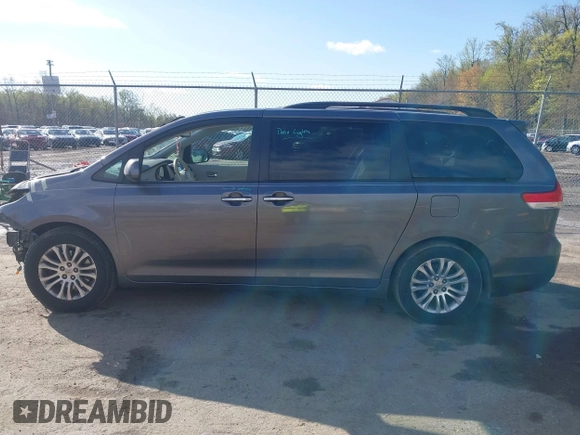 2014 Toyota Sienna XLE with VIN 5TDYK3DC5ES475750, listed as a IAAI auction lot 41976805 with 221,804 mi miles. Bid and sale history available at carsss.com. Image 14.