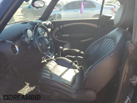 2013 MINI Convertible with VIN WMWZN3C51DT266291, listed as a Copart auction lot 88141185 with 134,832 mi miles and Clean title. Bid and sale history available at DreamBid. Image 7.