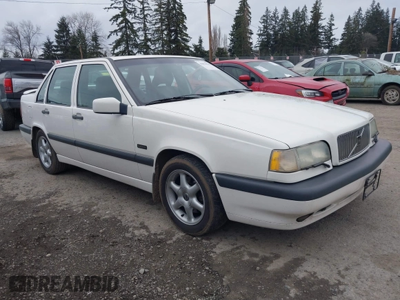 1997 Volvo 850 с VIN YV1LS5649V1394639, выставлен на аукционе IAAI как лот 41823556 с пробегом 110 220 миль миль и . История ставок и продаж доступна на DreamBid. Изображение 1.