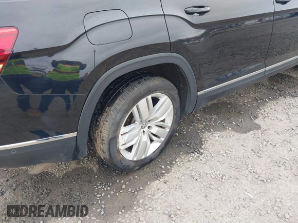 2018 Volkswagen Atlas SEL Premium z VIN 1V2NR2CAXJC554740, wystawiony jako IAAI lot #41773681 z przebiegiem 83 296 mil mil oraz . Historia ofert i sprzedaży dostępna na DreamBid. Obrazek 17.