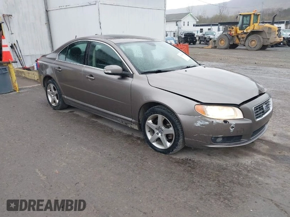 2008 Volvo S80 3.0L Turbo with VIN YV1AH992681073945, listed as a IAAI auction lot 42019998 with 243,340 mi miles. Bid and sale history available at carsss.com. Image 1.