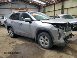 2021 Toyota RAV4 XLE with VIN 2T3W1RFV8MC169460, listed as a Copart auction lot 49215215 with 33,589 mi miles and Salvage Title. Bid and sale history available at carsss.com. Image 4.