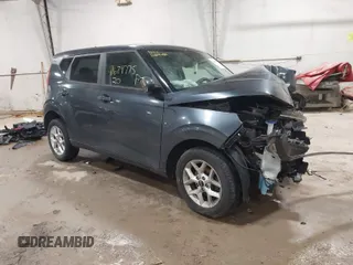 2020 Kia Soul LX with VIN KNDJ23AU4L7056682, listed as a IAAI auction lot 41679775 with 85,531 mi miles. Bid and sale history available at carsss.com. Image 1.