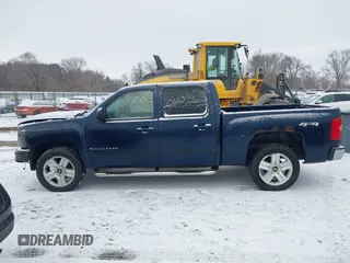 2007 Chevrolet Silverado 1500 LTZ with VIN 2GCEK13M771535698, listed as a IAAI auction lot 41295982 with 216,232 mi miles. Bid and sale history available at carsss.com. Image 14.