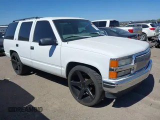 1999 Chevrolet Tahoe z VIN 1GNEC13R3XJ415502, wystawiony jako IAAI lot #41841169 z przebiegiem 223 687 mil mil oraz . Historia ofert i sprzedaży dostępna na DreamBid. Obrazek 1.