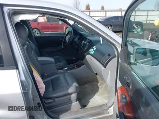 2006 Acura MDX with VIN 2HNYD18216H525330, listed as a IAAI auction lot 41637522 with 221,104 mi miles. Bid and sale history available at carsss.com. Image 5.