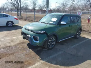 2020 Kia Soul LX with VIN KNDJ23AU2L7045440, listed as a IAAI auction lot 41649565 with 104,930 mi miles. Bid and sale history available at carsss.com. Image 2.