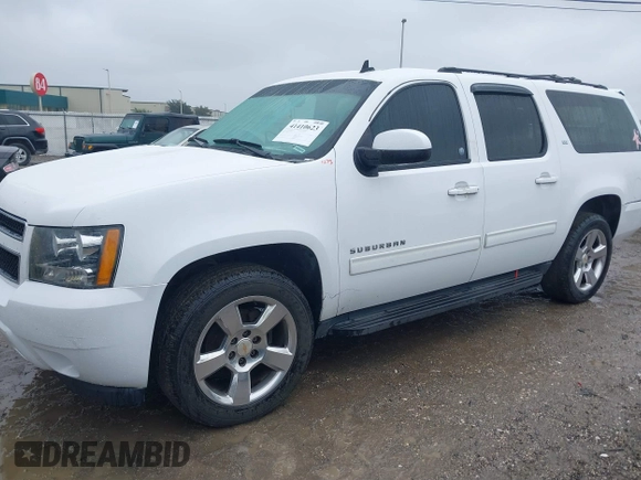 2014 Chevrolet Suburban LT with VIN 1GNSCJE06ER154639, listed as a IAAI auction lot 41410623 with 213,592 mi miles. Bid and sale history available at carsss.com. Image 17.