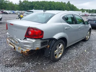 2012 Dodge Avenger SXT z VIN 1C3CDZCB0CN133422, wystawiony jako IAAI lot #42510028 z przebiegiem 157 804 mil mil oraz . Historia ofert i sprzedaży dostępna na DreamBid. Obrazek 4.