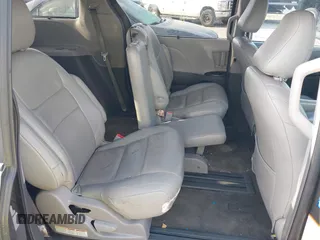 2018 Toyota Sienna LE Auto Access Seat with VIN 5TDKZ3DC2JS915905, listed as a IAAI auction lot 42027300 with 174,770 mi miles. Bid and sale history available at carsss.com. Image 8.