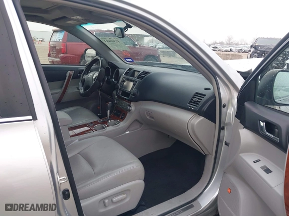 2013 Toyota Highlander Limited with VIN 5TDYK3EH3DS105986, listed as a IAAI auction lot 41506441 with 173,711 mi miles. Bid and sale history available at carsss.com. Image 5.