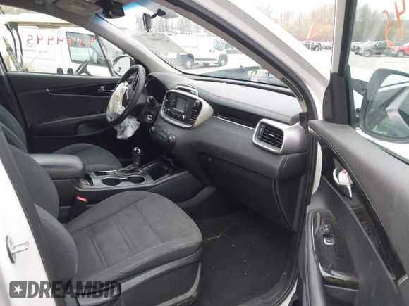 2016 Kia Sorento LX z VIN 5XYPGDA56GG094546, wystawiony jako IAAI lot #42104445 z przebiegiem 153 278 mil mil oraz . Historia ofert i sprzedaży dostępna na DreamBid. Obrazek 5.