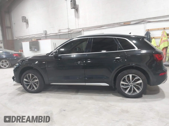 2024 Audi Q5 S line Premium with VIN WA1GAAFY8R2022421, listed as a IAAI auction lot 41918026 with 22,333 mi miles and . Bid and sale history available at DreamBid. Image 15.