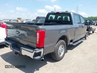 2023 Ford F-250 XL z VIN 1FT7W2AA9PEE21227, wystawiony jako IAAI lot #42277343 z przebiegiem 14 957 mil mil oraz . Historia ofert i sprzedaży dostępna na DreamBid. Obrazek 4.