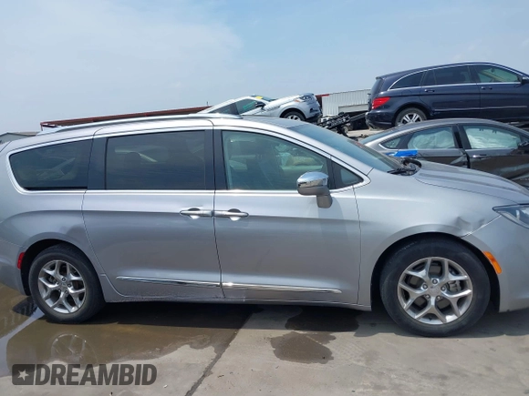 2018 Chrysler Pacifica Limited z VIN 2C4RC1GG2JR232677, wystawiony jako IAAI lot #42274816 z przebiegiem 136 402 mil mil oraz . Historia ofert i sprzedaży dostępna na DreamBid. Obrazek 6.