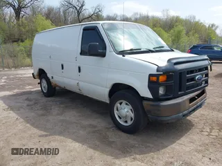 2009 Ford Econoline Cargo Commercial z VIN 1FTNE24W49DA72844, wystawiony jako IAAI lot #42079600 z przebiegiem 221 662 mil mil oraz . Historia ofert i sprzedaży dostępna na DreamBid. Obrazek 1.