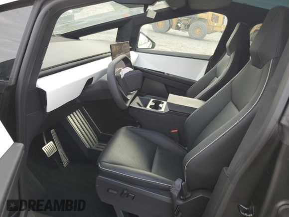 2024 Tesla Cybertruck z VIN 7G2CEHED7RA020473, wystawiony jako Copart lot #55123035 z przebiegiem 4 835 mil mil oraz Szkoda całkowita • Salvage title. Historia ofert i sprzedaży dostępna na DreamBid. Obrazek 7.