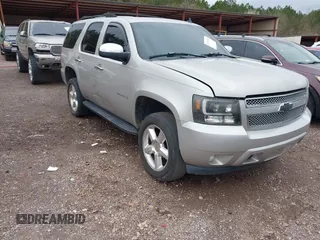 2007 Chevrolet Tahoe LTZ z VIN 1GNFK13037R265384, wystawiony jako IAAI lot #41726156 z przebiegiem 162 686 mil mil oraz . Historia ofert i sprzedaży dostępna na DreamBid. Obrazek 1.