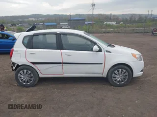 2010 Chevrolet Aveo 2LT z VIN KL1TG6DE6AB117404, wystawiony jako IAAI lot #42112930 z przebiegiem 105 519 mil mil oraz . Historia ofert i sprzedaży dostępna na DreamBid. Obrazek 14.