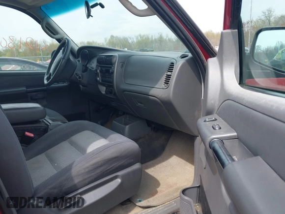 2005 Ford Explorer Sport Trac XLS z VIN 1FMZU77K75UA64821, wystawiony jako IAAI lot #42130275 z przebiegiem 144 888 mil mil oraz . Historia ofert i sprzedaży dostępna na DreamBid. Obrazek 5.