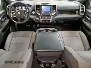 2024 Ram 2500 Big Horn z VIN 3C6UR5DJ8RG405904, wystawiony jako Copart lot #63202225 z przebiegiem 6 010 mil mil oraz Czysty tytuł • Clean title. Historia ofert i sprzedaży dostępna na DreamBid. Obrazek 8.