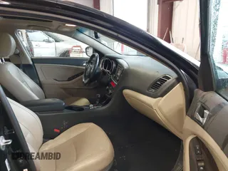 2014 Kia Optima EX z VIN 5XXGN4A75EG339104, wystawiony jako IAAI lot #42311979 z przebiegiem 115 119 mil mil oraz . Historia ofert i sprzedaży dostępna na DreamBid. Obrazek 5.