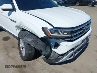 2020 Volkswagen Atlas with VIN 1V2YC2CA4LC205011, listed as a IAAI auction lot 42233807 with 39,084 mi miles and . Bid and sale history available at DreamBid. Image 6.