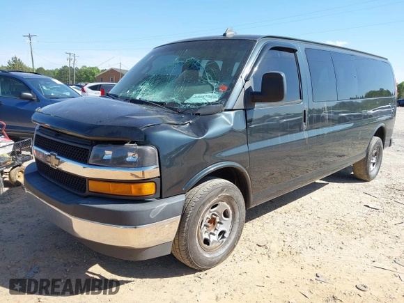 2017 Chevrolet Express Passenger LT z VIN 1GAZGPFGXH1166220, wystawiony jako IAAI lot #42018697 z przebiegiem 206 940 mil mil oraz . Historia ofert i sprzedaży dostępna na DreamBid. Obrazek 17.