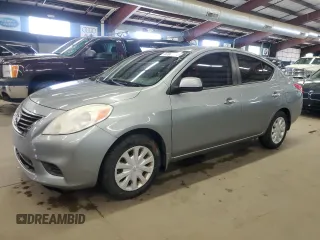 2012 Nissan Versa SV z VIN 3N1CN7APXCL924488, wystawiony jako Copart lot #67061115 z przebiegiem 119 454 mil mil oraz Czysty tytuł • Clean title. Historia ofert i sprzedaży dostępna na DreamBid. Obrazek 1.