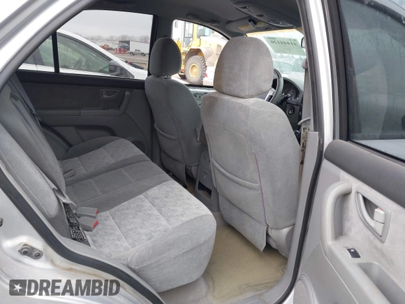 2005 Kia Sorento LX with VIN KNDJD733455484725, listed as a IAAI auction lot 41444120 with 242,129 mi miles. Bid and sale history available at carsss.com. Image 8.