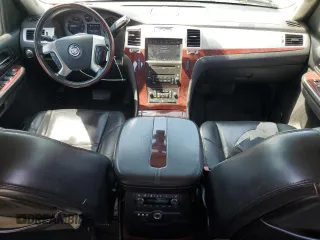2007 Cadillac Escalade z VIN 1GYEC63897R327675, wystawiony jako Copart lot #57472405 z przebiegiem 178 444 mil mil oraz Szkoda całkowita • Salvage title. Historia ofert i sprzedaży dostępna na DreamBid. Obrazek 8.