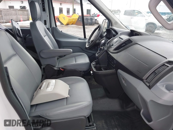 2018 Ford Transit XL z VIN 1FDZX2CM7JKA52904, wystawiony jako IAAI lot #41677165 z przebiegiem 15 201 mil mil oraz . Historia ofert i sprzedaży dostępna na DreamBid. Obrazek 5.
