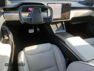 2023 Tesla Model S Plaid с VIN 5YJSA1E60PF528755, выставлен на аукционе Copart как лот 43385815 с пробегом 17 406 миль миль и Списание • Salvage title. История ставок и продаж доступна на DreamBid. Изображение 8.