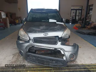 2013 Kia Soul with VIN KNDJT2A59D7632767, listed as a IAAI auction lot 41317118 with 208,884 mi miles. Bid and sale history available at carsss.com. Image 12.