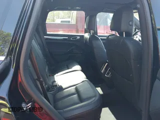 2016 Porsche Cayenne z VIN WP1AA2A23GLA04144, wystawiony jako IAAI lot #42117178 z przebiegiem 70 255 mil mil oraz . Historia ofert i sprzedaży dostępna na DreamBid. Obrazek 7.