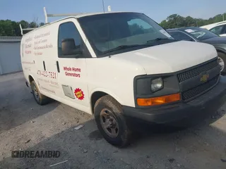 2003 Chevrolet Express Cargo z VIN 1GCFG15XX31100901, wystawiony jako IAAI lot #42280261 z przebiegiem 253 703 mil mil oraz . Historia ofert i sprzedaży dostępna na DreamBid. Obrazek 1.