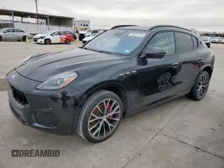 2023 Maserati Grecale Modena z VIN ZN682AVM3P7426425, wystawiony jako Copart lot #45747775 z przebiegiem 16 310 mil mil oraz Szkody całkowita. Historia ofert i sprzedaży dostępna na DreamBid. Obrazek 1.