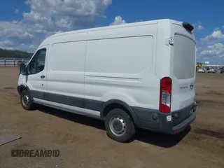 2019 Ford Transit z VIN 1FTYR2CM7KKB83987, wystawiony jako IAAI lot #42442070 z przebiegiem 77 492 mil mil oraz . Historia ofert i sprzedaży dostępna na DreamBid. Obrazek 3.