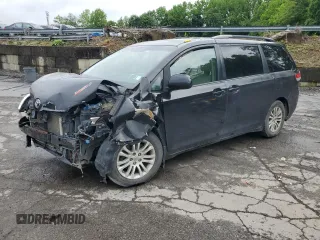 2014 Toyota Sienna XLE z VIN 5TDYK3DC9ES458546, wystawiony jako Copart lot #59758495 z przebiegiem Nie podano mil oraz Szkoda całkowita • Salvage title. Historia ofert i sprzedaży dostępna na DreamBid. Obrazek 1.
