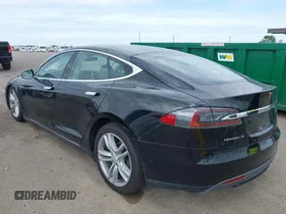 2016 Tesla Model S 90D с VIN 5YJSA1E27GF129855, выставлен на аукционе IAAI как лот 42282536 с пробегом 92 050 миль миль и . История ставок и продаж доступна на DreamBid. Изображение 3.