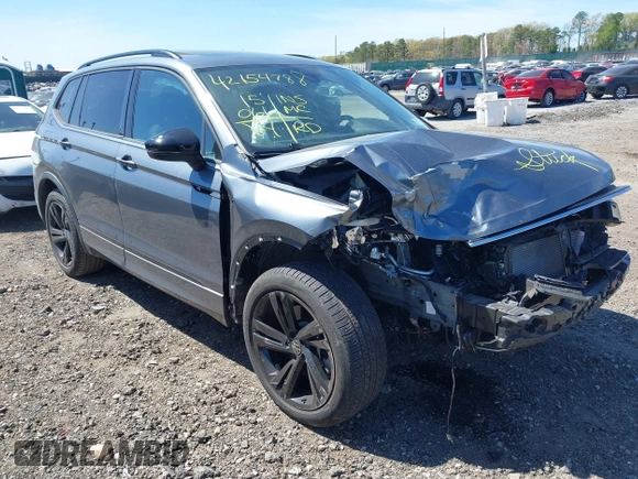 2023 Volkswagen Tiguan SE R-Line Black с VIN 3VV8B7AX7PM102793, выставлен на аукционе IAAI как лот 42154788 с пробегом 15 061 миль миль и . История ставок и продаж доступна на DreamBid. Изображение 1.