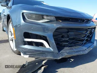 2023 Chevrolet Camaro ZL1 z VIN 1G1FK1R6XP0105522, wystawiony jako IAAI lot #42100363 z przebiegiem 8 771 mil mil oraz . Historia ofert i sprzedaży dostępna na DreamBid. Obrazek 6.