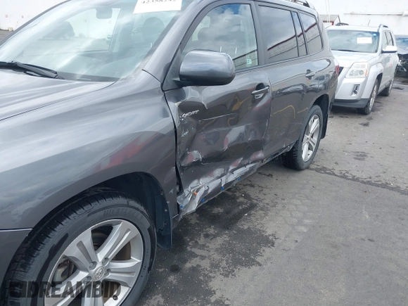 2008 Toyota Highlander Sport with VIN JTEES43A582068687, listed as a IAAI auction lot 42358242 with 137,099 mi miles and . Bid and sale history available at DreamBid. Image 6.