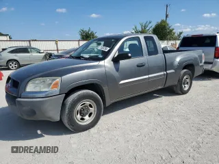 2008 Mitsubishi Raider LS z VIN 1Z7HC22K98S587324, wystawiony jako Copart lot #71304794 z przebiegiem 118 604 mil mil oraz Czysty tytuł • Clean title. Historia ofert i sprzedaży dostępna na DreamBid. Obrazek 1.
