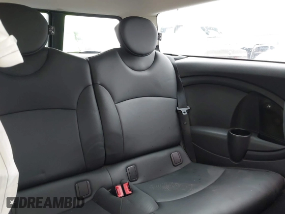 2011 MINI Clubman z VIN WMWZF3C55BT188172, wystawiony jako IAAI lot #41387090 z przebiegiem 176 300 mil mil oraz . Historia ofert i sprzedaży dostępna na DreamBid. Obrazek 8.