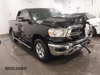 2022 Ram 1500 Big Horn z VIN 1C6SRFBT1NN118715, wystawiony jako IAAI lot #41901290 z przebiegiem 42 703 mil mil oraz . Historia ofert i sprzedaży dostępna na DreamBid. Obrazek 1.