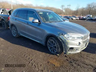 2017 BMW X5 xDrive35i z VIN 5UXKR0C51H0U53611, wystawiony jako IAAI lot #41574622 z przebiegiem 76 825 mil mil oraz . Historia ofert i sprzedaży dostępna na DreamBid. Obrazek 1.