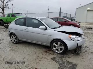 2008 Hyundai Accent SE z VIN KMHCN36C28U098322, wystawiony jako Copart lot #85439204 z przebiegiem 73 280 mil mil oraz Czysty tytuł • Clean title. Historia ofert i sprzedaży dostępna na DreamBid. Obrazek 4.