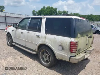 2000 Ford Expedition Eddie Bauer с VIN 1FMEU17L3YLB95565, выставлен на аукционе IAAI как лот 42517370 с пробегом Не указан миль и . История ставок и продаж доступна на DreamBid. Изображение 3.
