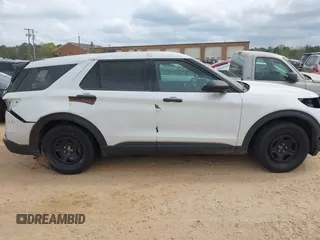 2022 Ford Police Interceptor Utility z VIN 1FM5K8AB4NGA07672, wystawiony jako IAAI lot #41918544 z przebiegiem 47 598 mil mil oraz . Historia ofert i sprzedaży dostępna na DreamBid. Obrazek 13.